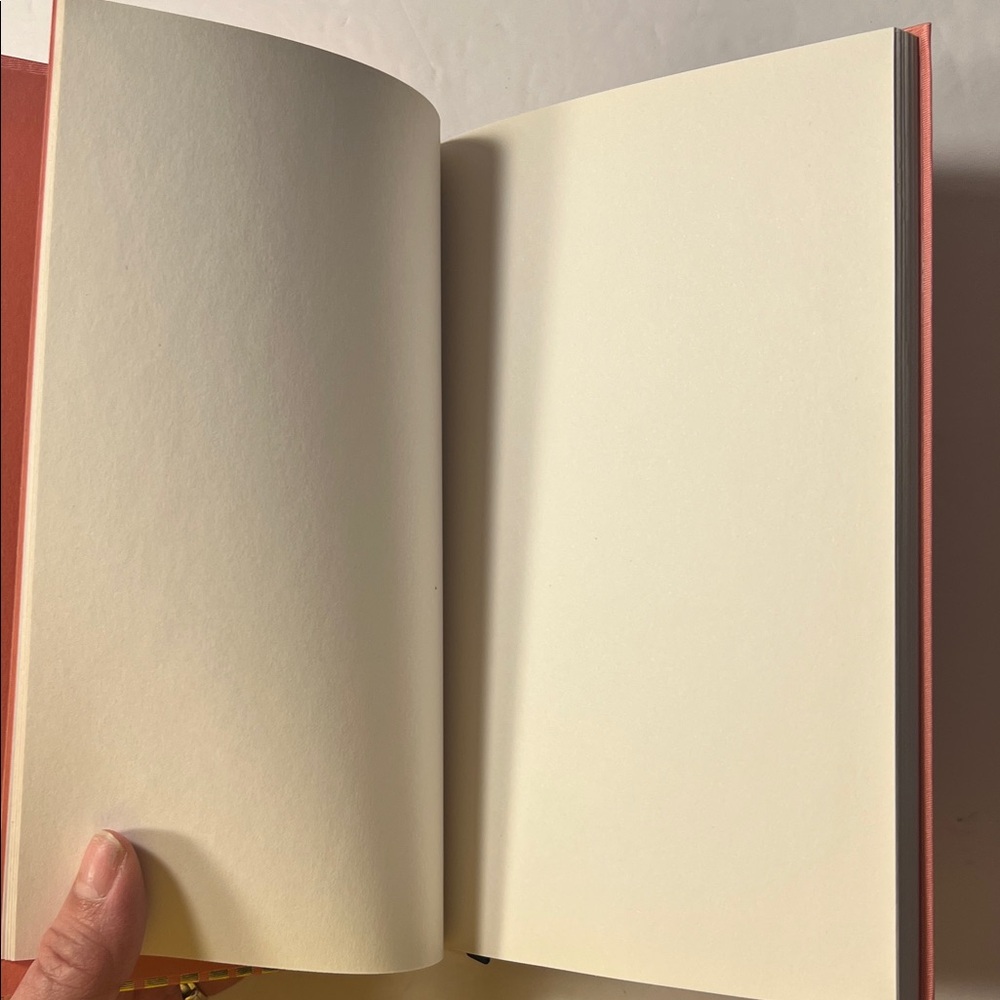 Gucci Coral and Gold Decorative Notebook - Picture 4 of 10